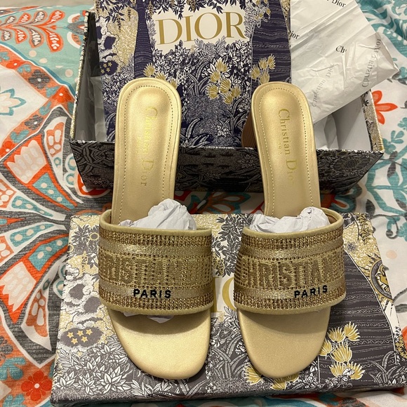 Dior Elegant Gold Slide Sandals - Picture 4 of 8